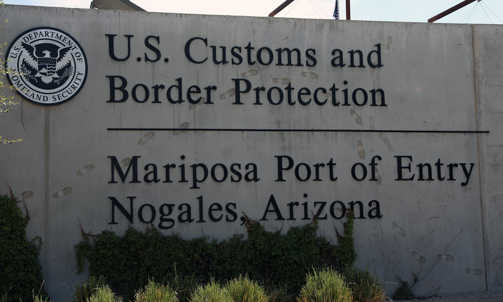 Nogales Mariposa border crossing